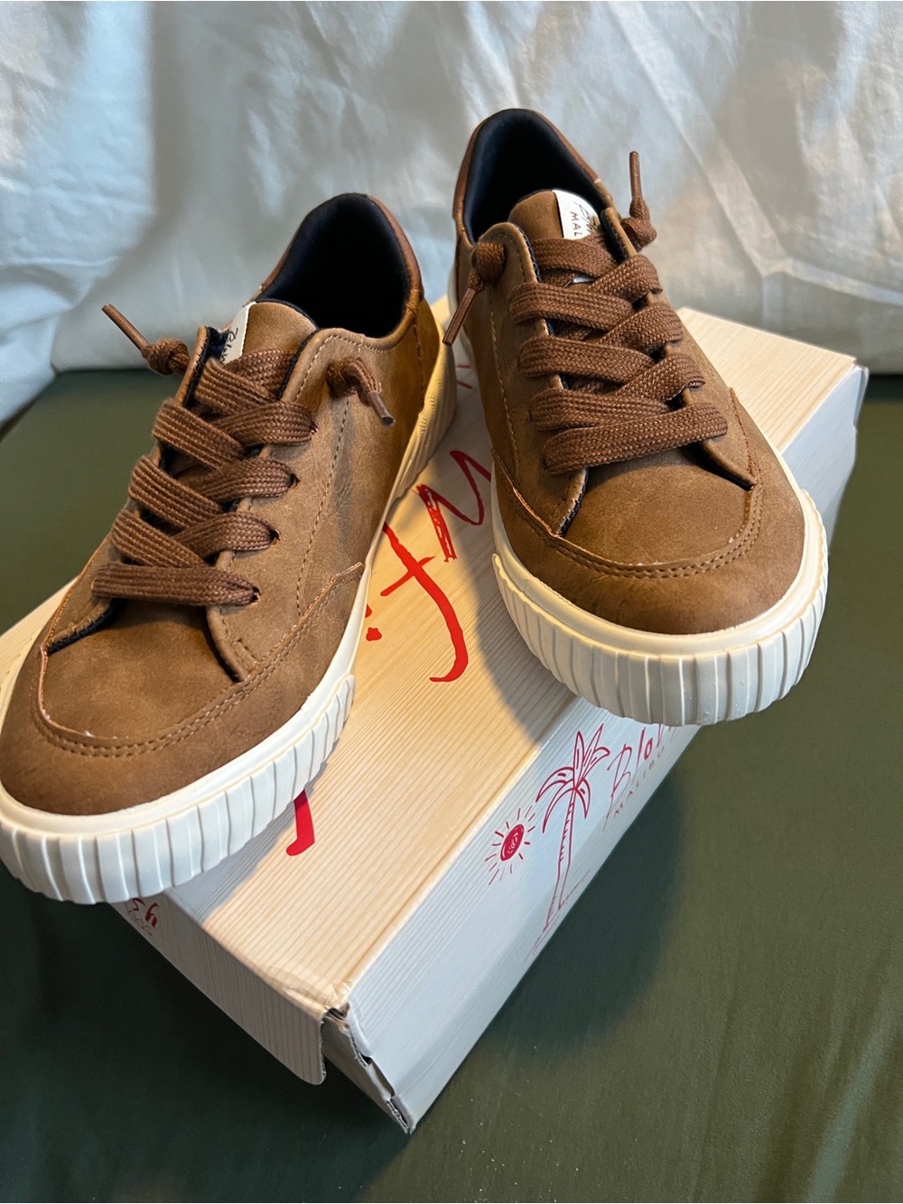 Boy's Brown Low-Top Casual Sneakers Size 2